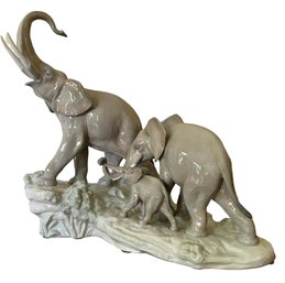 Large Lladro 'Elephants Walking' Porcelain Sculpture By Fulgencio Garca ($1200 Retail)