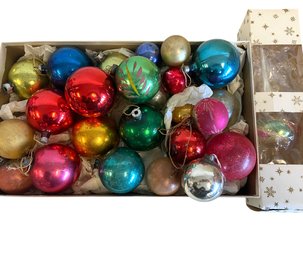 A Group Of Vintage Mercury Glass Round Ornaments With Two Tree Toppers (B)