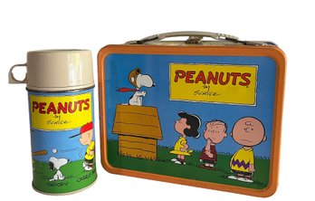 Vintage 1959-60 Peanuts Metal Lunch Box