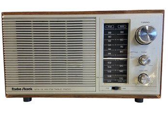 Vintage Radio Shack MTA-15 AM/FM Table Top Radio
