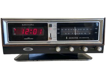 Vintage Zenith 'Circle Of Sound'- R472 AM/FM Electronic Digital Clock Radio