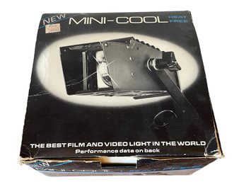 Mini-Cool Film And Video Light