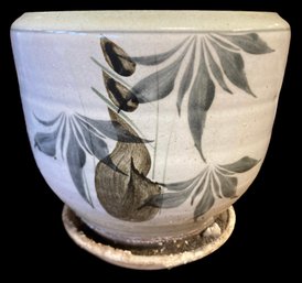 Pretty Ceramic White Flower Pot Withpainting Of Leaves