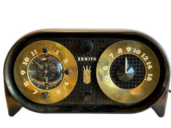 Vintage 1950 Zenith Owl Eye G-516 Bakelite Clock Radio