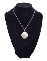 Beautiful Circle Locket Pendant Necklace