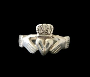 Vintage Sterling Silver Claddagh Ring