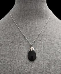 Vintage Sterling Silver 18' Chain With Onyx Color Stone Pendant