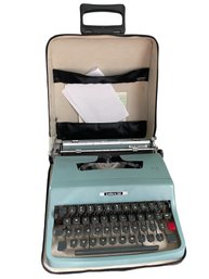 Vintage Olivette-underwood Typewriter Machine. Lettera 32.