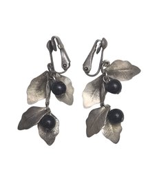 Vintage Leaf Onyx Color Bead Earrings