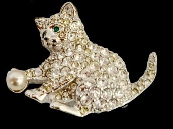 Retired Swarovski Kitty Cat With Emerald Green Eyes Pearl Ball And Pave Crystals