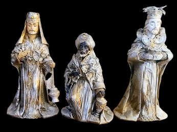 Exquisite Vintage Wisemen ( Mint Condition)  Gold And Silver Paper Mache Nativity Figurines