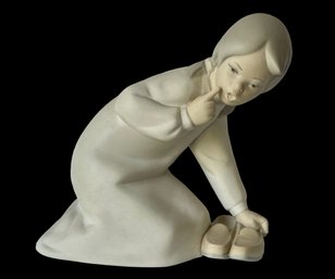 Lladro Retired 'little Girl With Slippers' #4523- Height (in): 5.50