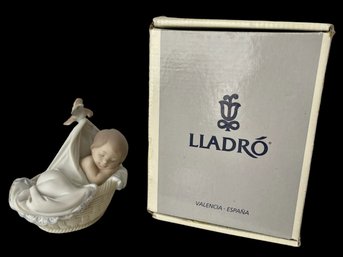 Lladro Retired 'TENDER DREAMS' #6656-Matte Finish- Height (in): 5.25