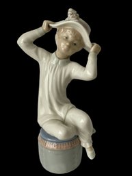 Lladro Retired 'girl With Bonnet'-#1147- Glossy Finish- Height 8-3/4'