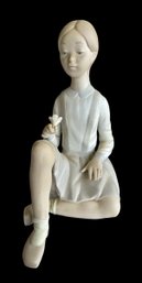 Lladro Figurine Matte Girl With Flower #4596  - (read Description)