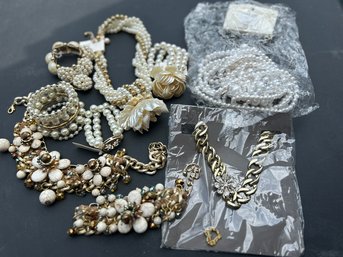 Brand New Costume Jewelry Lot: Pearly