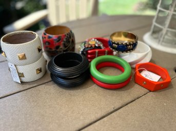 Costume Jewelry: Plastic And Wood Bracelets