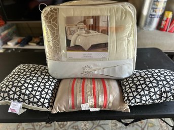 King Size Bedding Set And Throw Pillows Brand New