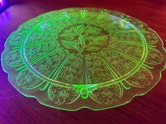 10' Footed And Etched Uranium Glass Platter - Glows Under Blacklight