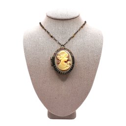 Vintage Decorative Chain With Victorian Cameo Locket Pendant