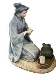 LLADRO ' Making Tea  Japanese Lady Figurine