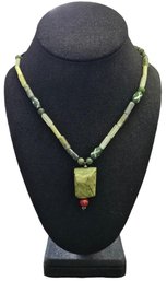 Beautiful Vintage Sterling Silver Jade Jadeite Green Marble Color Necklace