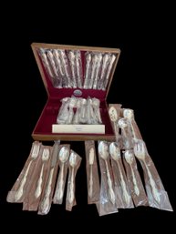 NEW-WM Rogers 1964 'Camelot Melody' Extra Plate Silverplate 80 Pc Set W/Chest W/ 6 Serving Pcs