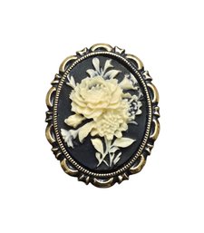 Beautiful Vintage Carved Floral Brooch/Pin