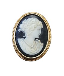 Vintage AVON Mid Century Cameo Pendant/Brooch