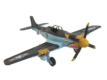 1943 Mustang P-51 Fighter Bomber Model