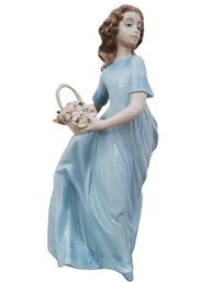 Beautiful Vintage Lladro Porcelain Spring Enchantment Figurine #6130  (lot G)