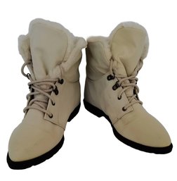 Vintage Danexx Cream Color Lace Up Faux Fur Lined Water Resistant Winter Boots Size 9M