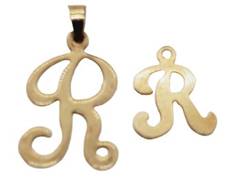 Two 1970s Vintage 14K Yellow Gold R Initial Charms / Pendants (bag D)