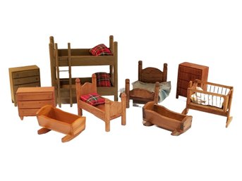 Vintage Selection Of Very Cute Wooden Dollhouse Bedroom Furniture - 9 Pieces  (Lot 4)