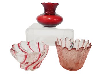 Tri Of Small Glass Vases & Bowls Including Pilgrim & Mikasa