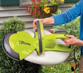 The Garden Groomer Electric Trimmer With Trim Catch