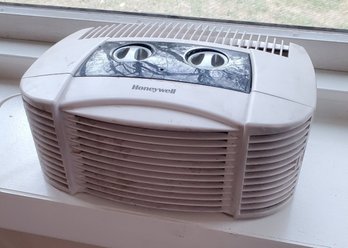 Working Honeywell Table Top HEPA Air Purifier Model 16200