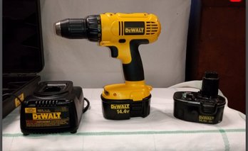 Heavy Duty DeWalt 14.4v Battery Powered Drill With Extra Battery And Charger E2