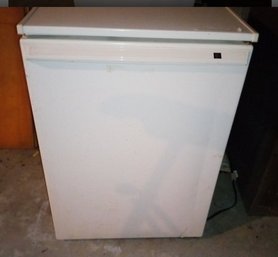 Nice General Electric All White & Compact Refrigerator