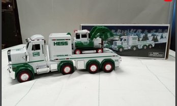 Hess Toy Truck And Tractor Needs Batteries.   E1