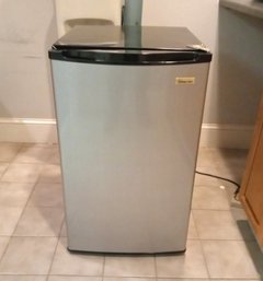 Magic Chef Mini Fridge Model MCBR445S1