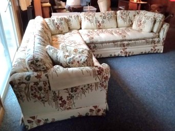 Fabulous Vintage Laine 2- Piece Sectional Sofa With Beautiful Floral Pattern On The Fabric