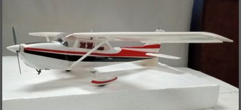 Detailed Plastic Model Cessna Skyhawk For Parts. D3