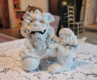 Beautiful Vintage Porcelain Asian Style Dog