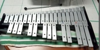 Beautiful Ludwig Xylophone With Protective Carrying Case D1