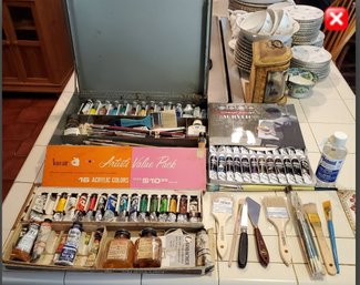 Artist's Lot Of Artist / Painting Accessories