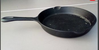 Cast Iron Handled Pan 10 Inch Made By Heuck Classics