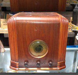 Beautiful 1936 Sparton Radio  212/ SR