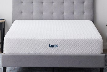 A 10' Lucid Gel Memory Foam Gel Queen Mattress