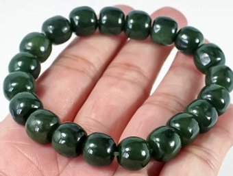 Incredible 159 Ct Natural Jade Bead Stretch Bracelet